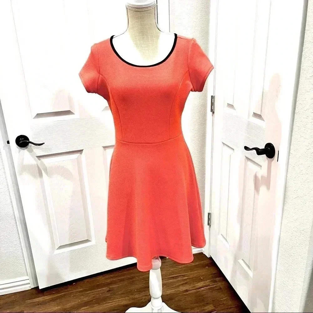 Gilli Peach and Navy blue Midi dress 90’s retro vibes capped sleeves